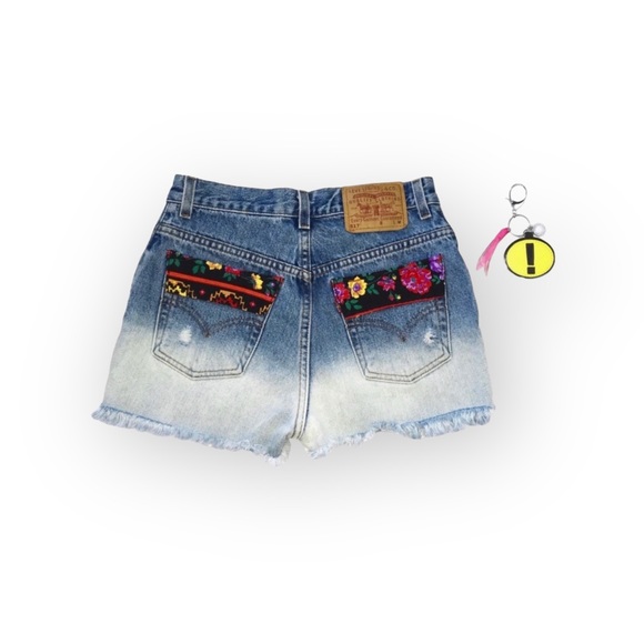 new LF Furst of a Kind ✿ Levi's® 517’s® Floral Trim Cut Off Denim Jeans Short ✿ - Picture 4 of 16